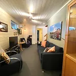 Stor, Velutstyrt Sokkel I Apartman