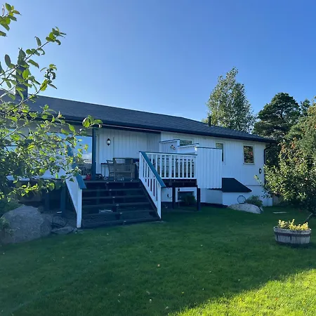 Apartment Stor I Mandal, Hos Malfrid Og Rolf Mandal