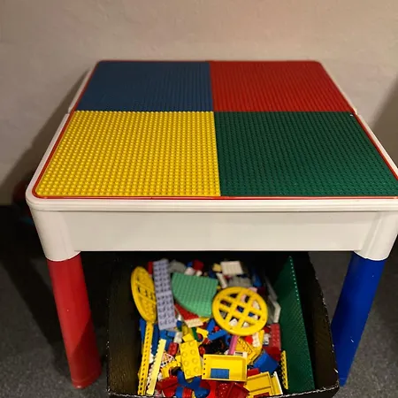 Apartment Stor I Mandal, Hos Malfrid Og Rolf Mandal