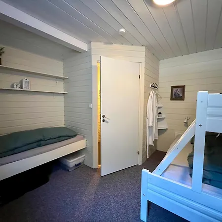 Apartment Stor I Mandal, Hos Malfrid Og Rolf Mandal