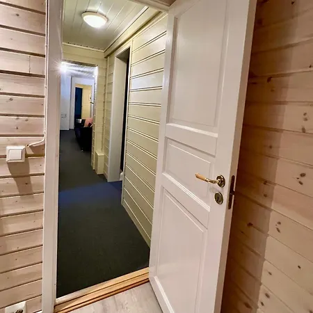 Apartment Stor I Mandal, Hos Malfrid Og Rolf Mandal