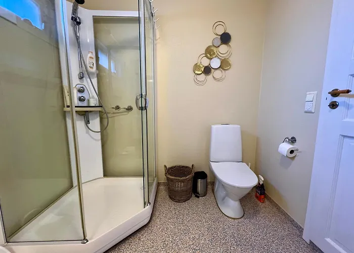 Stor, Velutstyrt Sokkel I Lägenhet Mandal