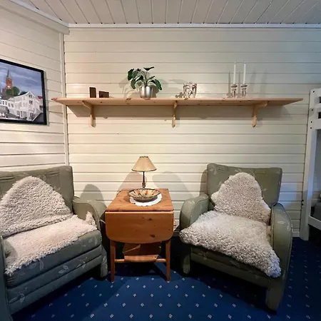 Stor, Velutstyrt Sokkel I Mandal